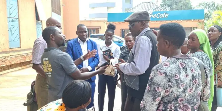 Kitooro-Taxi-Park-Traders-750x375